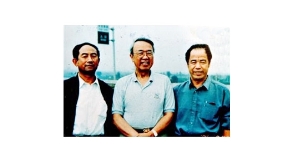 楊金泉、劉俊謙與聯(lián)合國(guó)副秘書(shū)長(zhǎng)的合影